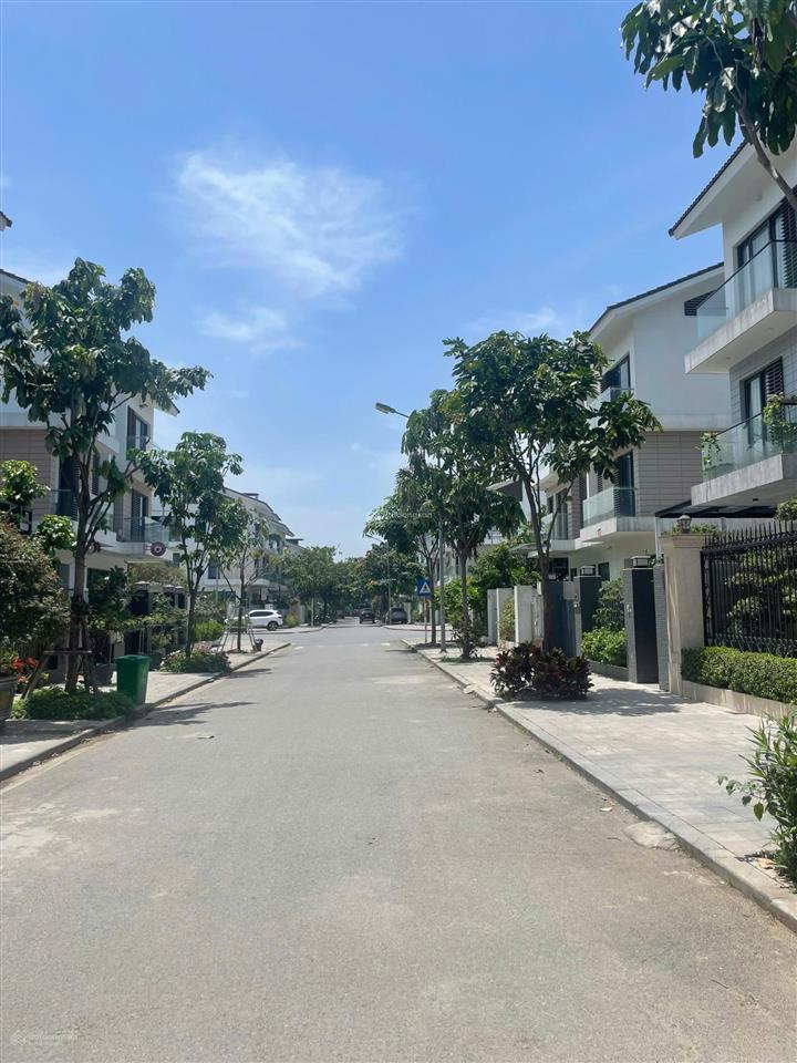 Bán gấp biệt thự an vượng villa 180m2 view hồ thiên văn học, giá 33 tỷ.  0963 689 ***