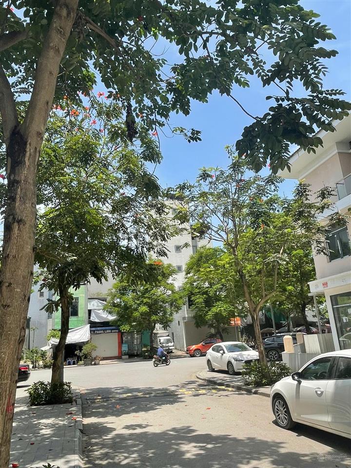 Bán gấp biệt thự an vượng villa 180m2 view hồ thiên văn học, giá 33 tỷ.  0963 689 ***