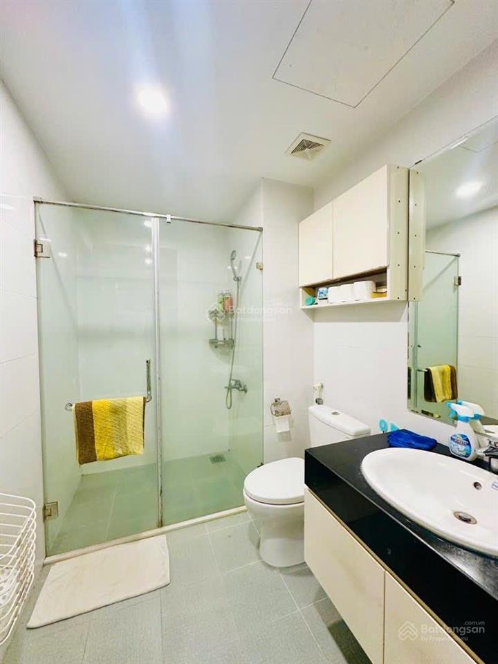 Bán căn hộ tòa b6a nguyễn chánh, cầu giấy, 70m2, 5 tỷ, 2 ngủ, 2 vs, sổ đỏ cc, full nội thất mới đẹp