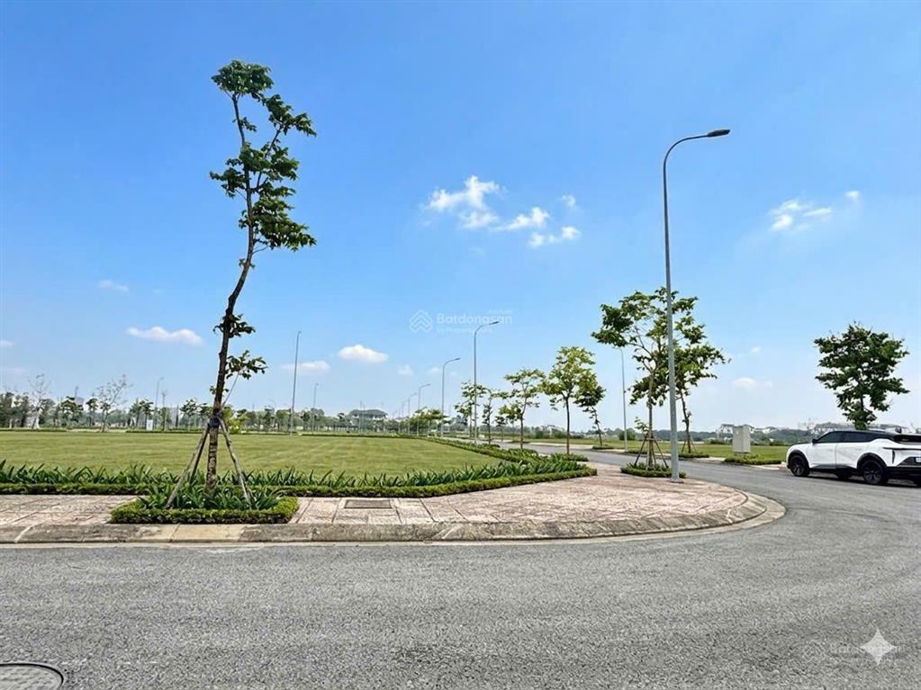 Bán đất nam vĩnh yên lô góc 2 mặt tiền cực hiếm đẹp dt122,5m mt9m sẵn sổ giá 5,880 tỷ gần hồ và go