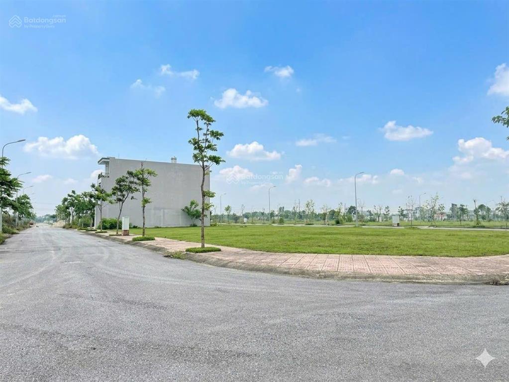 Bán đất nam vĩnh yên lô góc 2 mặt tiền cực hiếm đẹp dt122,5m mt9m sẵn sổ giá 5,880 tỷ gần hồ và go