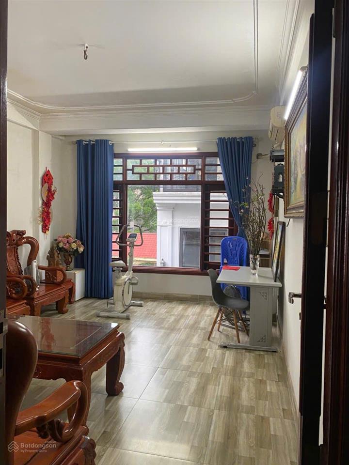Cho gia đình thuê căn hộ khép kín 60m2 chia 2 phòng, khu phụ khép kín