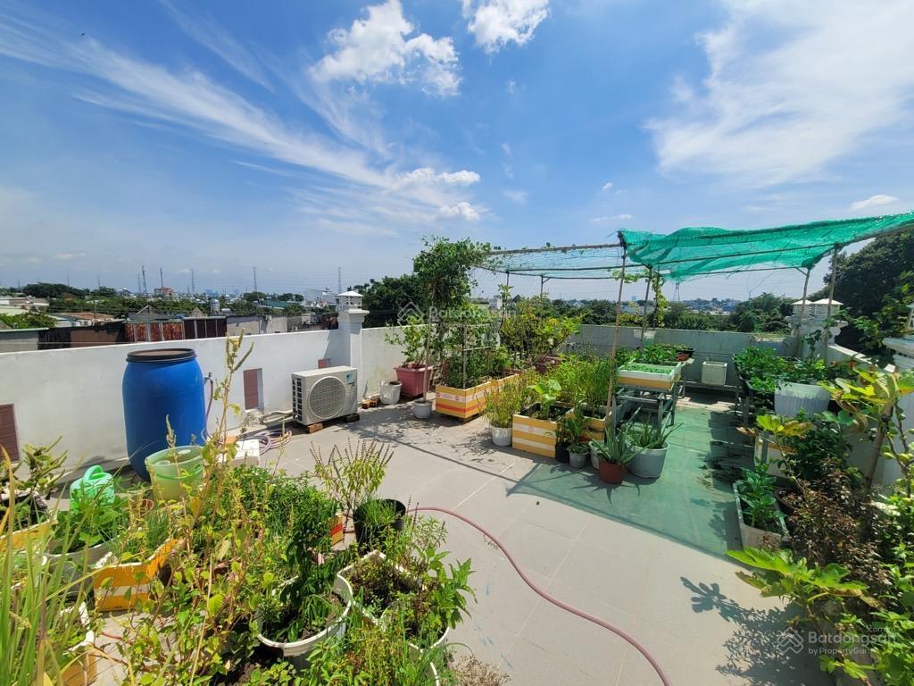 Nhà 3 tầng, sân vườn, 5.8x19m, mt đường xe tải, shr hoàn công, 5tỷ