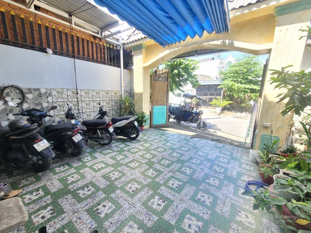 Nhà 3 tầng, sân vườn, 5.8x19m, mt đường xe tải, shr hoàn công, 5tỷ
