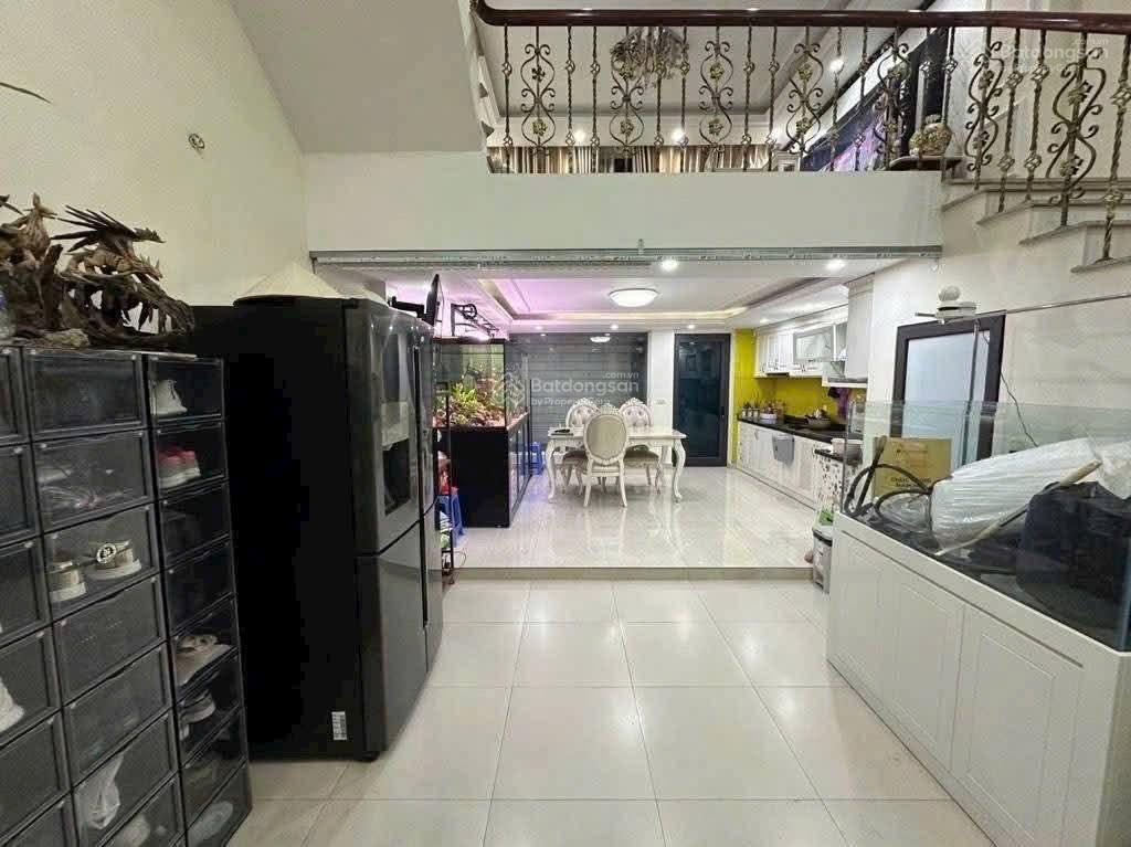 Anh tôi cần bán giảm 1 tỷ nhà 60m², 5 tầng, mặt tiền 5m ô tô tránh văn quán hà đông