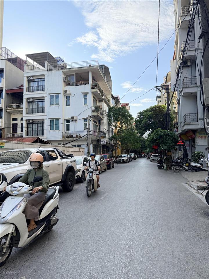 Giảm sâu 2 tỷ bán nhà mộ lao, hà đông 65m², đường 3 ô tô tránh, kinh doanh sầm uất