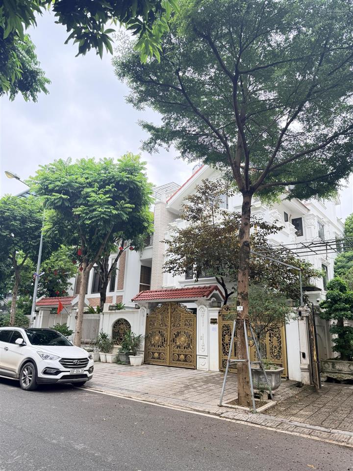 Bán biệt thự văn phú, hà đông 201m² 4 tầng, mặt tiền 10m, đường rộng 16m, sát công viên