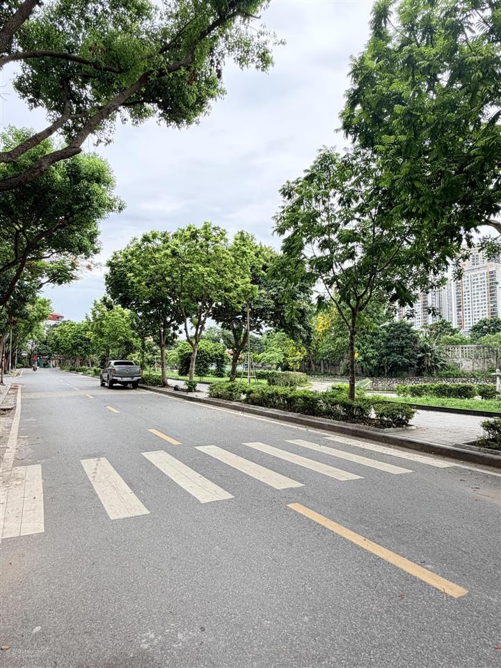 Bán nhà kđt văn phú, hà đông 90m² 5 tầng thang máy, 3 ô tô tránh, đối diện công viên thoáng đãng