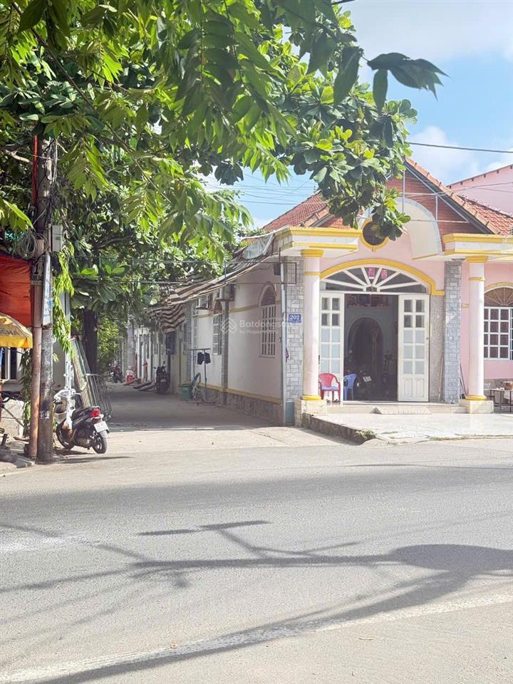 Nhà giá 2,7 tỷ ngay cầu phước long 5m*13,2m ngay khu bellaza  đường phạm hữu lầu   0938 300 ***