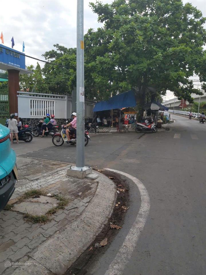 Nhà giá 2,7 tỷ ngay cầu phước long 5m*13,2m ngay khu bellaza  đường phạm hữu lầu   0938 300 ***