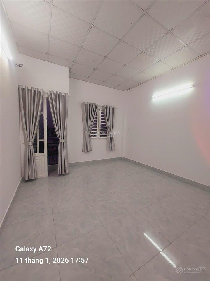 Nhà mới  2 lầu  4 phòng ngủ  4m*18m  giá 5,6 tỷ  phước kiển  lê văn lương 0938 300 ***
