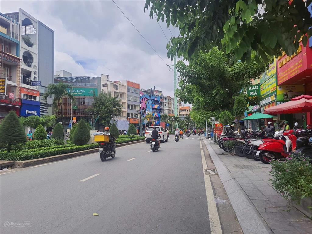 1 đời chủ, 4.4x20m, gpxd 5 lầu, nhà c4 hxh 6m khu phan xích long, bán 11.2 tỷ