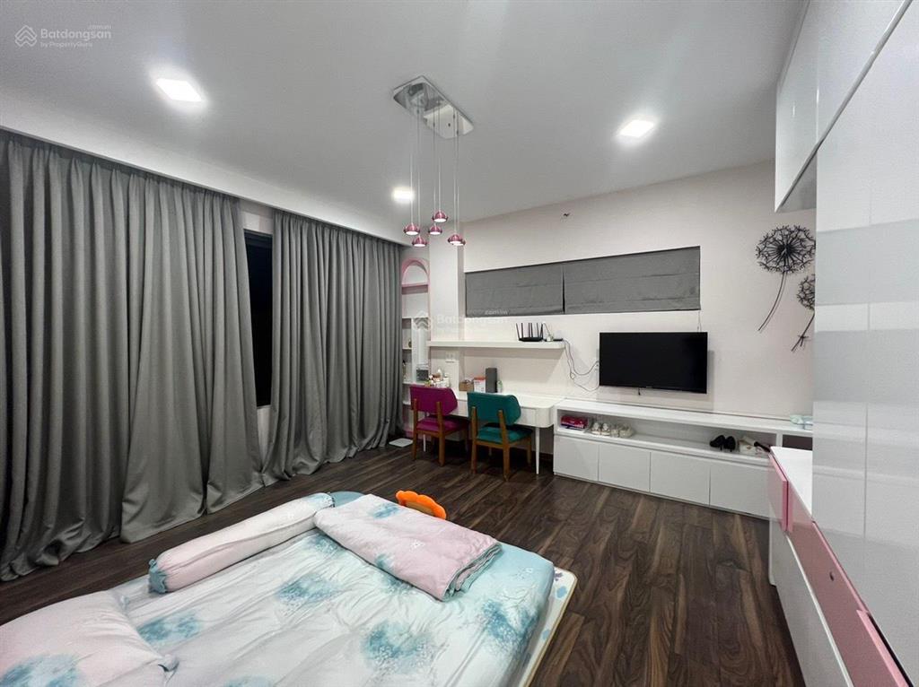 Ngang lớn, 7.2x11m, 4 lầu, nhà đẹp hxh 8m nguyễn trọng tuyển, gần đh tài chính marketing, 25.8 tỷ