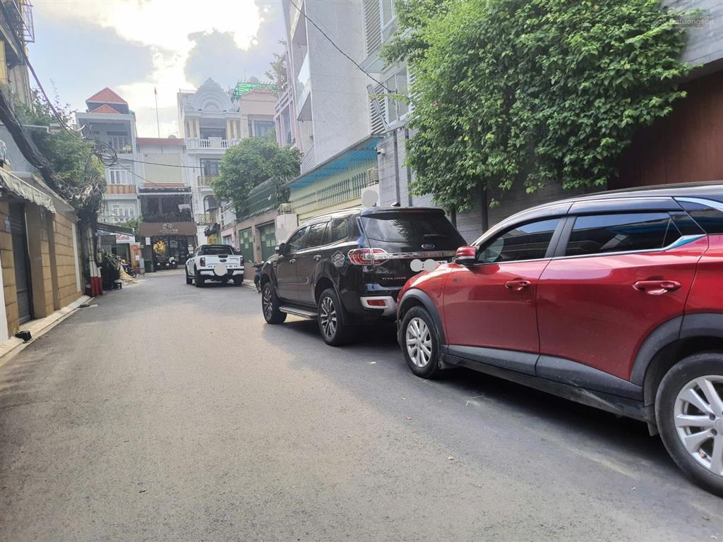 Ngang lớn, 7.2x11m, 4 lầu, nhà đẹp hxh 8m nguyễn trọng tuyển, gần đh tài chính marketing, 25.8 tỷ