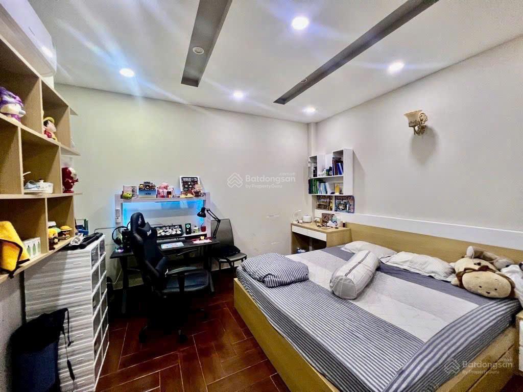 4.5x12m, 5 lầu, hđ thuê 30tr, nhà đẹp hxh trần bình trọng, gần đh văn lang, bán 10.8 tỷ