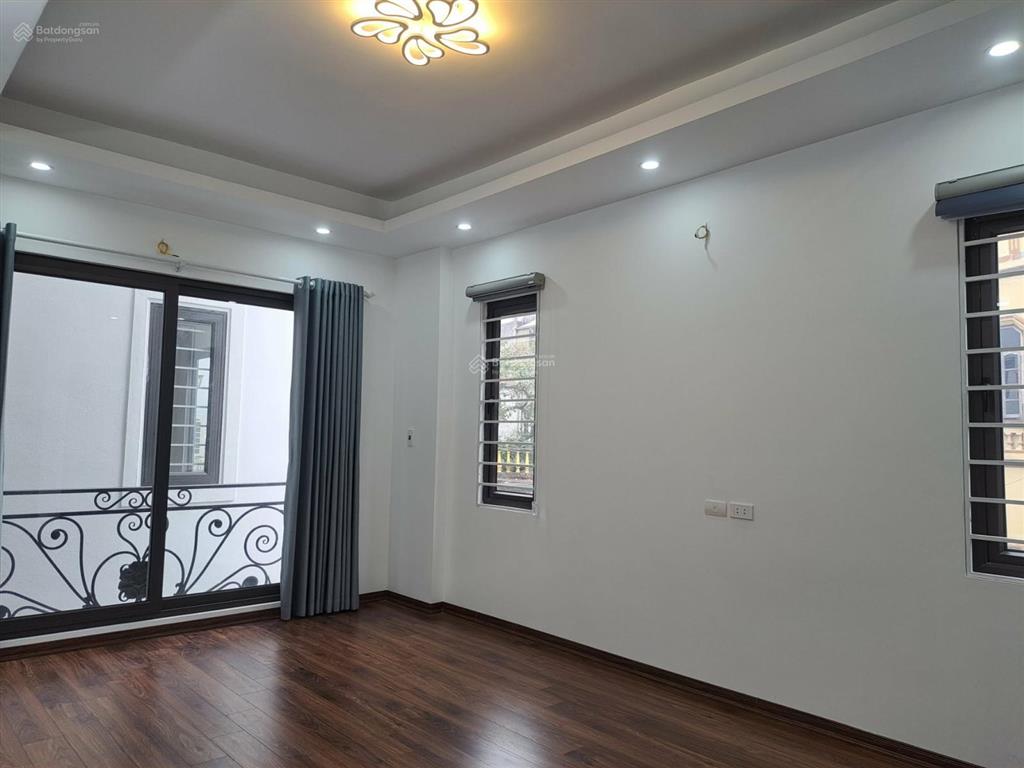 Chính chủ cho thuê nhà mới tinh ngõ 123 phố việt hưng full đồ