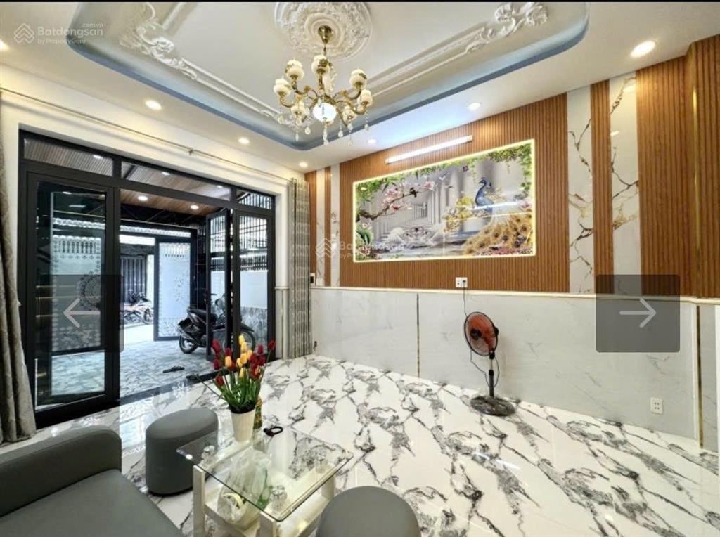 Giá mới chỉ 5.8 tỷ nhà đẹp full nội thất sát vách quận 7