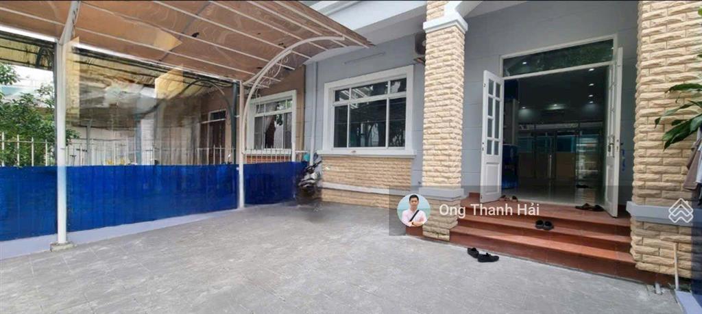 Cho thuê biệt thự phú mỹ hưng, kế bến du thuyền và công viên cầu ánh sao, 7x18(126m2) nhà trống,4pn