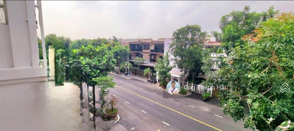 Cho thuê biệt thự phú mỹ hưng, kế bến du thuyền và công viên cầu ánh sao, 7x18(126m2) nhà trống,4pn