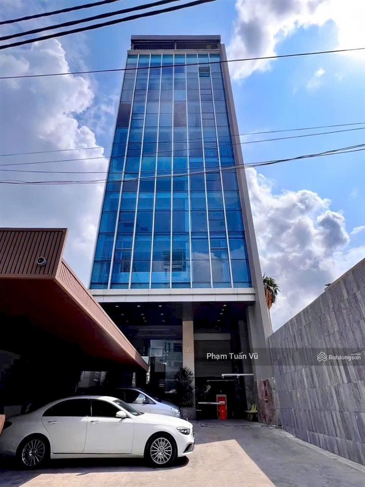 Văn phòng ung văn khiêm 140m2 ngay sát ga metro tân cảng và landmark 81 có sân đậu ô tô