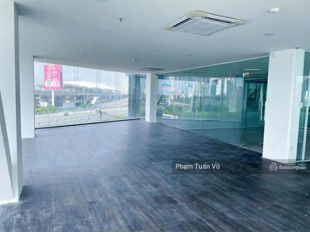Văn phòng điện biên phủ, sát bên landmark 81, 250m2, ngăn sẵn nhiều phòng, vào làm được ngay