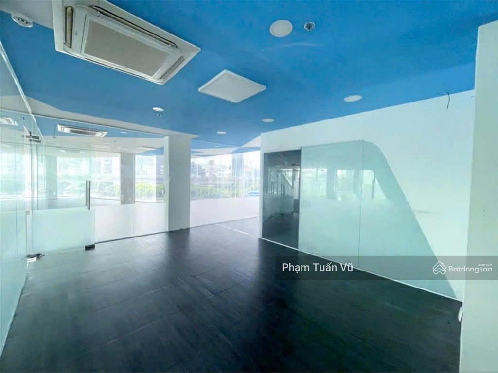 Văn phòng điện biên phủ, sát bên landmark 81, 250m2, ngăn sẵn nhiều phòng, vào làm được ngay