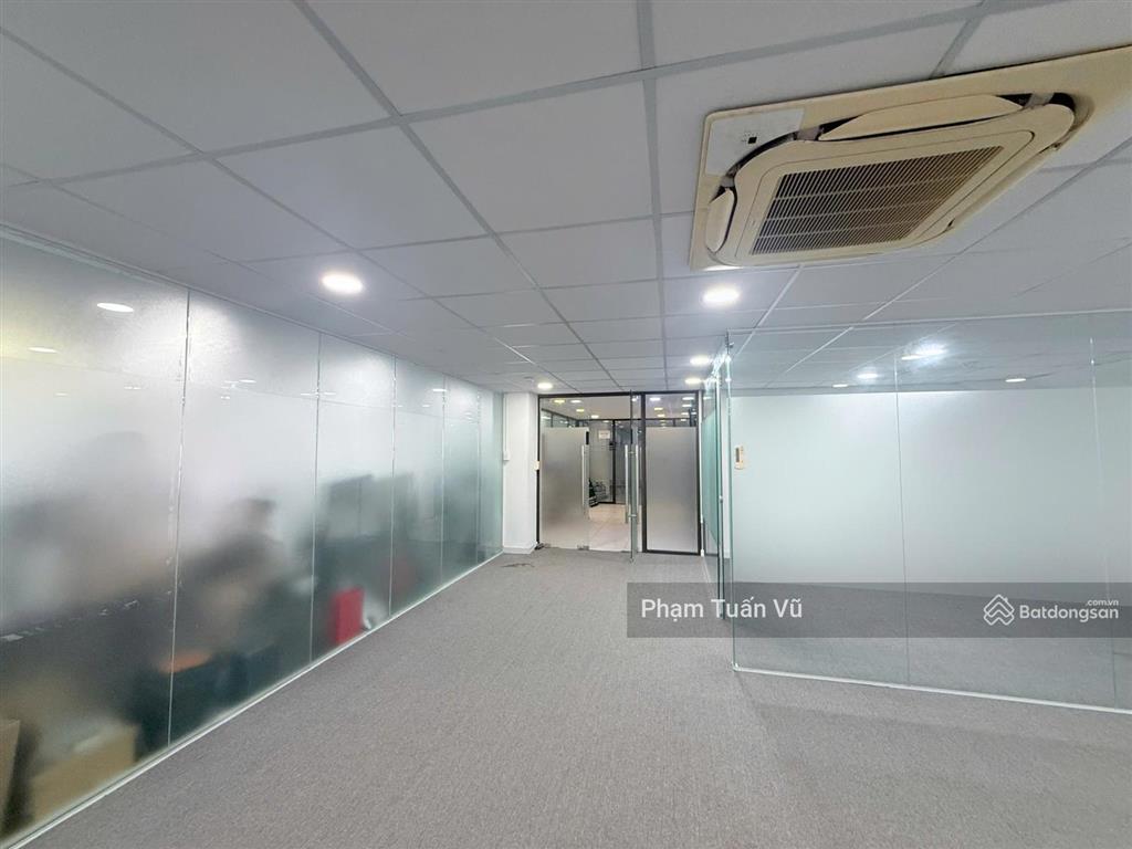 Văn phòng cư xá bắc hải q10, 60m2, lót thảm, ngăn phòng sẵn, có ban công thoáng mát