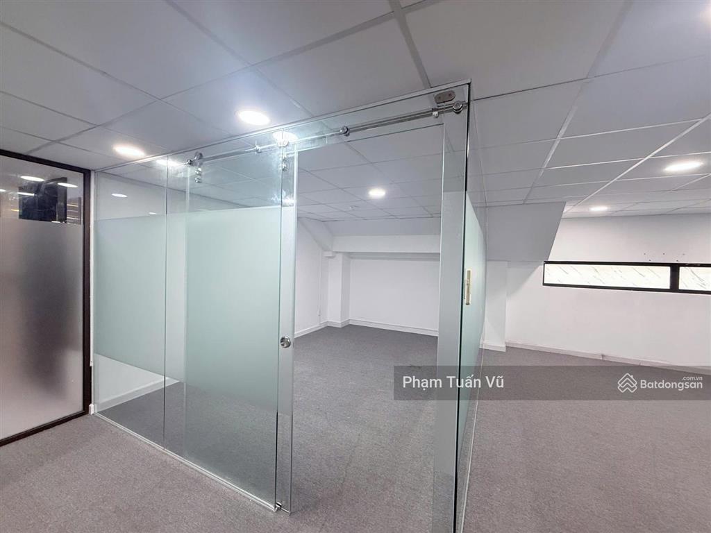 Văn phòng cư xá bắc hải q10, 60m2, lót thảm, ngăn phòng sẵn, có ban công thoáng mát