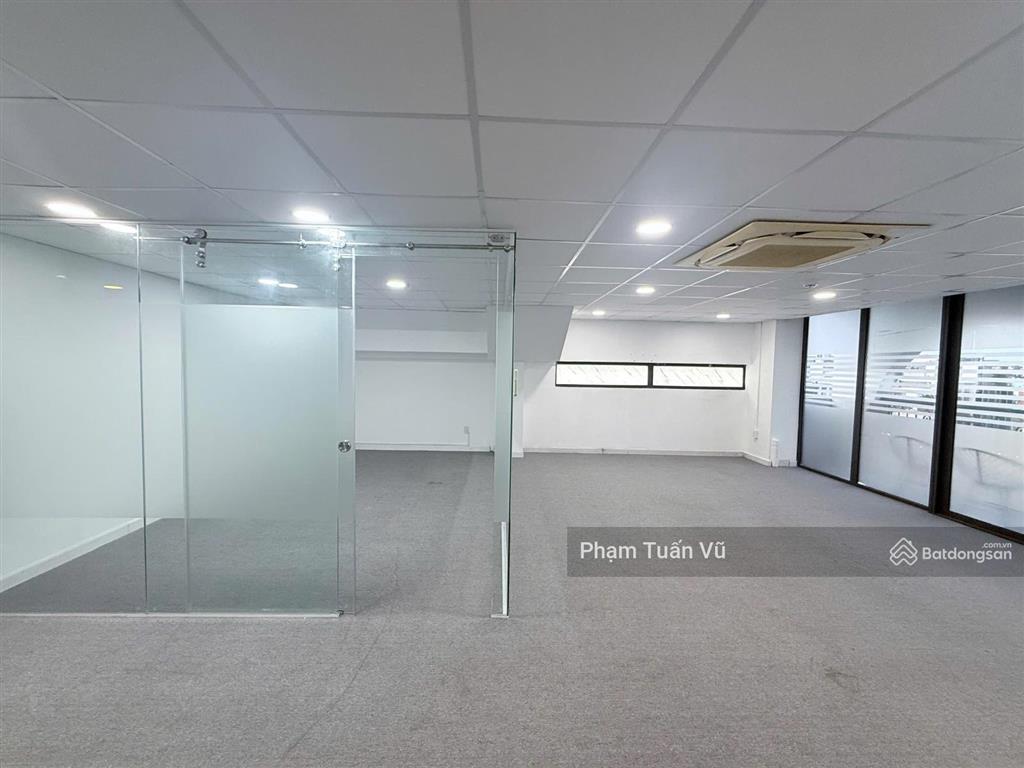 Văn phòng cư xá bắc hải q10, 60m2, lót thảm, ngăn phòng sẵn, có ban công thoáng mát