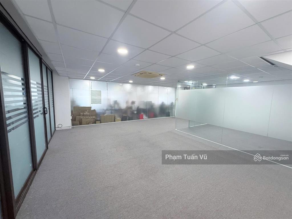Văn phòng cư xá bắc hải q10, 60m2, lót thảm, ngăn phòng sẵn, có ban công thoáng mát