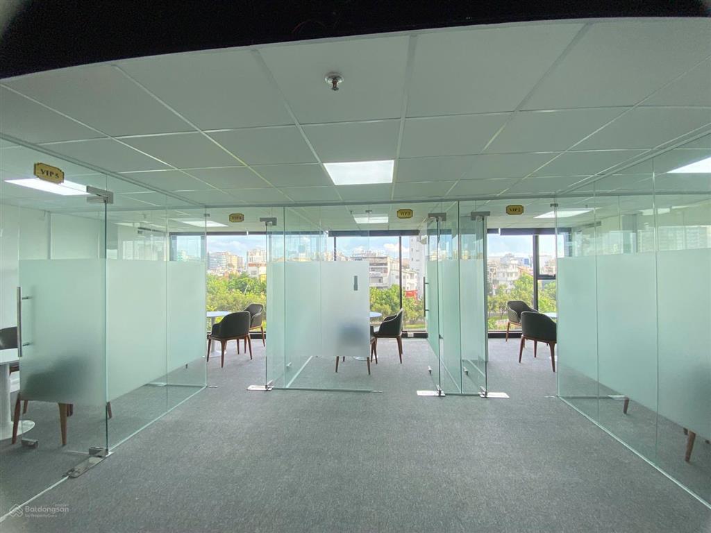 Cho thuê vp hoàng sa, q3, 154m2, ngăn sẵn 4 phòng livestream, 2 phòng làm việc