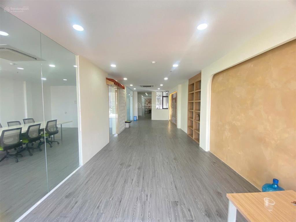 Cho thuê vp hai bà trưng, 145m2, sẵn fitout, có nội thất, vào làm được ngay