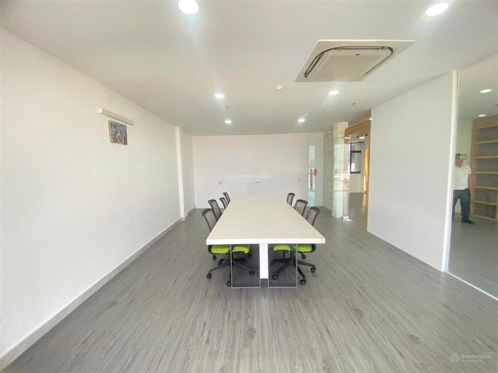Cho thuê vp hai bà trưng, 145m2, sẵn fitout, có nội thất, vào làm được ngay