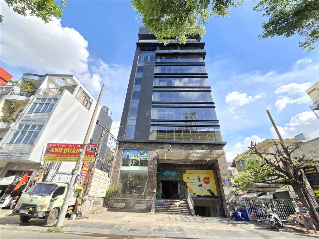 Cho thuê vp 213m2 nguyễn trọng tuyển, sàn suốt không cột, lót sẵn thảm, đầy đủ ánh sáng tự nhiên