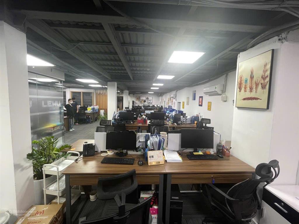 Cho thuê vp mạc đĩnh chi q1, 180m2, full fitout nội thất cho 50 người, vào làm được ngay