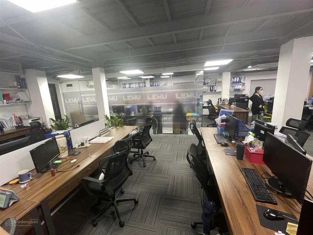 Cho thuê vp mạc đĩnh chi q1, 180m2, full fitout nội thất cho 50 người, vào làm được ngay