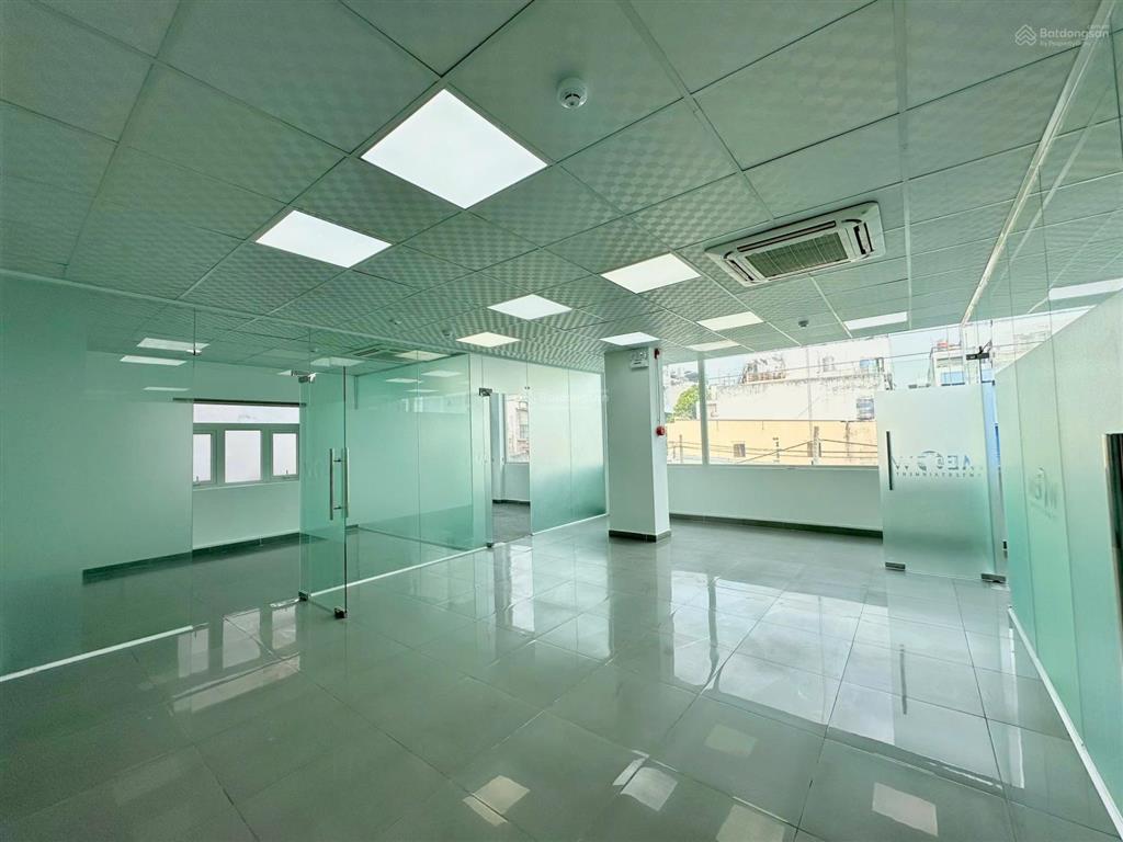 Cho thuê vp nguyễn đình chính, 80m2, ngăn sẵn 3 phòng, view kính, cửa sổ thoáng