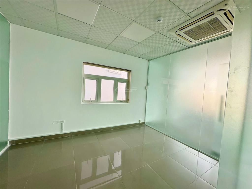 Cho thuê vp nguyễn đình chính, 80m2, ngăn sẵn 3 phòng, view kính, cửa sổ thoáng