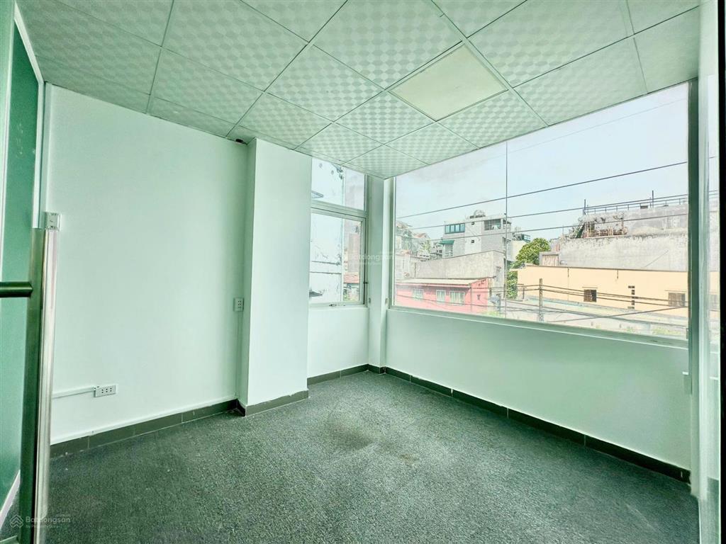 Cho thuê vp nguyễn đình chính, 80m2, ngăn sẵn 3 phòng, view kính, cửa sổ thoáng