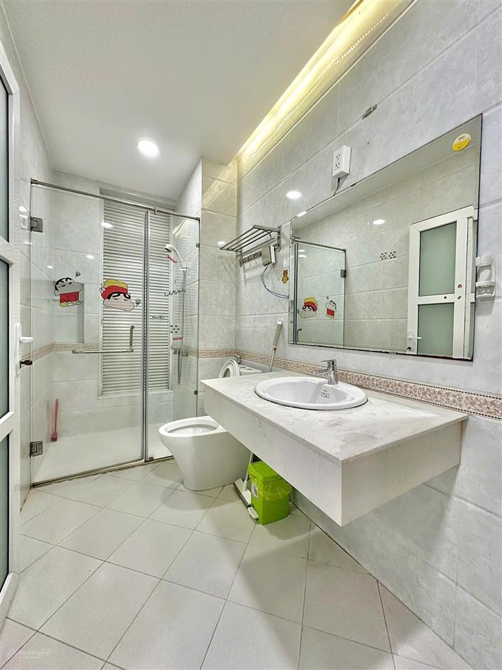 Căn hộ ban công cửa sổ thoáng nội thất hiện đại 40m2 metro landmark 81 nguyễn hữu cảnh bình thạnh