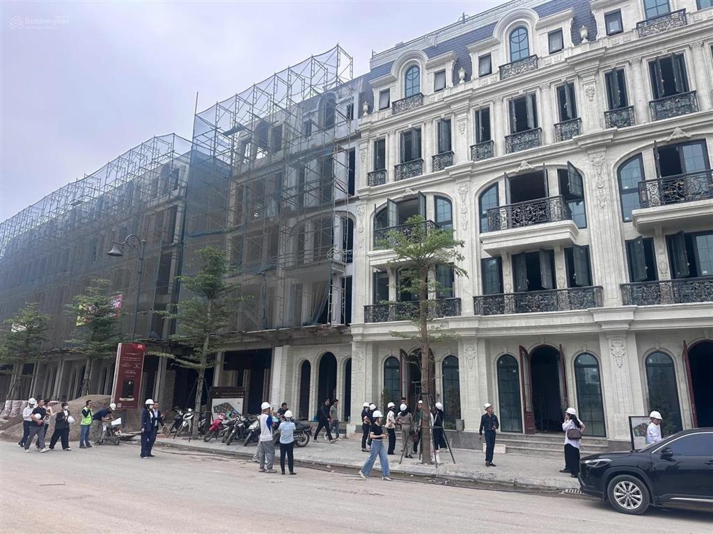 10 tỷ/căn liền kề 50m2 xây 4 tầng ngay trục đường hoàng quốc việt kéo dài