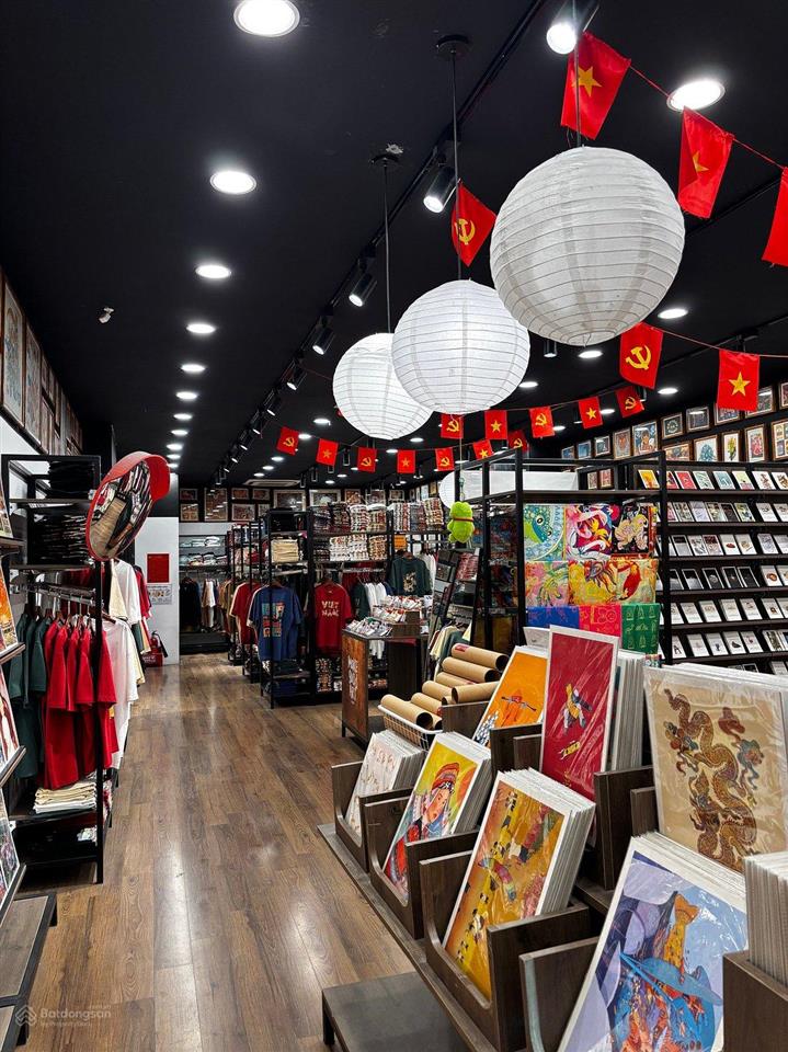 Cho thuê nhà phố mã mây, dt 200m² x 3tầng, mt 7m. phù hợp nhà hàng, trưng bày, cafe, quán bar, pub