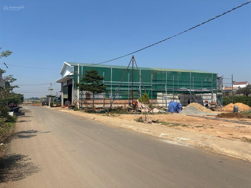 Bán đất nền trung tâm đức trọng  cách chợ đầu mối 800m  mặt tiền đường nhựa 15m