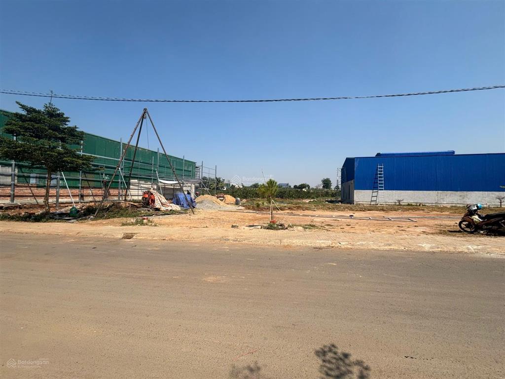 Bán đất nền trung tâm đức trọng  cách chợ đầu mối 800m  mặt tiền đường nhựa 15m