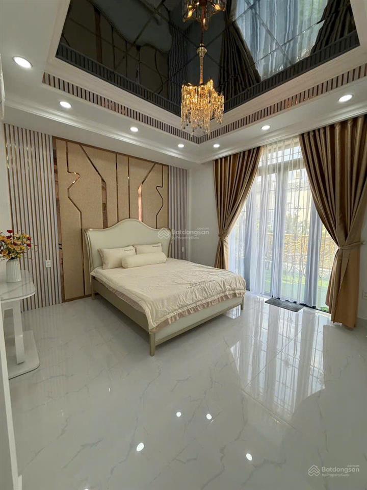 Nhà phố quận 7  có thang máy  5x18, 3 lầu, 6 phòng, sổ riêng, 18.6 tỷ