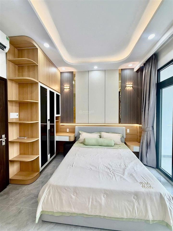 Nhà phố căn góckdc petechimnhà bè, biệt thự góc 2 mặt tiền, 4pn ,6wc , sân xe 7 chỗ ngủ trong nhà