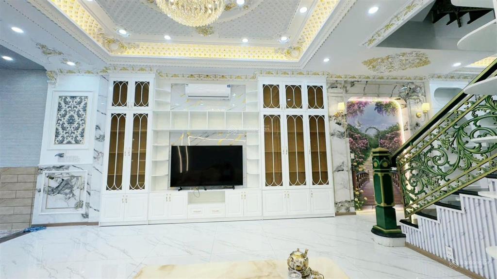 Nhà phố phong cách neoclassical 5m x 19m, 2 lầu, 4 pn, sổ riêng, 8.1 tỷ