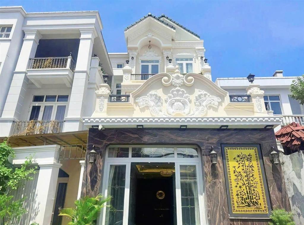 Biệt thự tân cổ điển thiết kế đẹp, ở ngay, diện tích 5m x 19m = 95m² (full thổ cư)