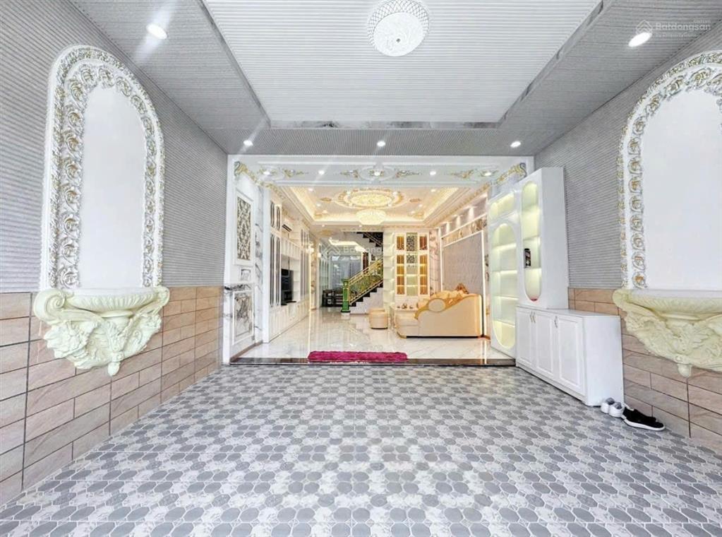Biệt thự tân cổ điển thiết kế đẹp, ở ngay, diện tích 5m x 19m = 95m² (full thổ cư)