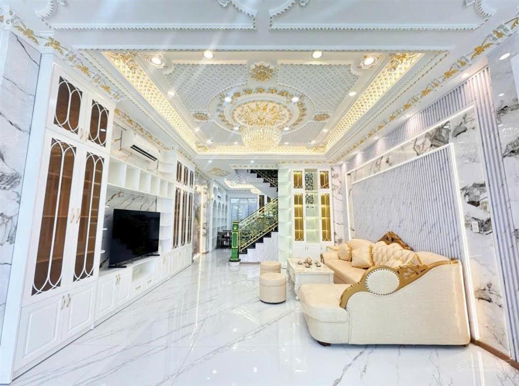 Biệt thự tân cổ điển thiết kế đẹp, ở ngay, diện tích 5m x 19m = 95m² (full thổ cư)